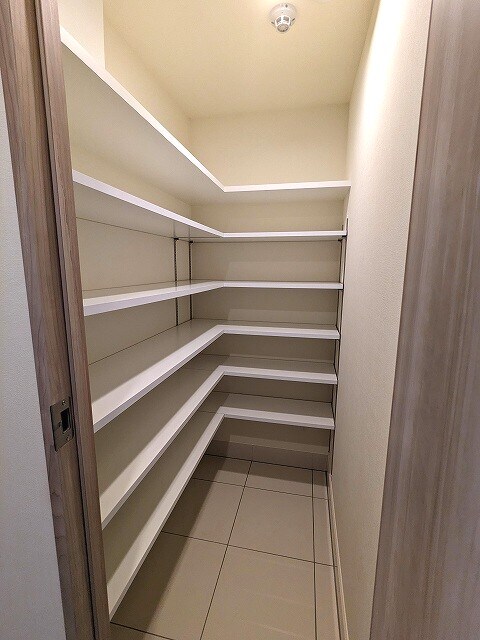 物件内観写真9　(シューズインクローゼット)