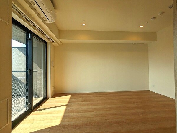 建物設備(エアコン2台付、リビングと洋室はダウンライトでやわらかい室内)