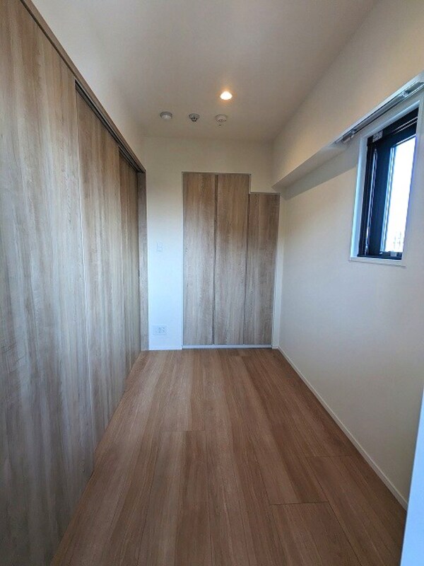 建物設備(ダブルベッドも設置可能な洋室です、エアコン2台付、リビングと)
