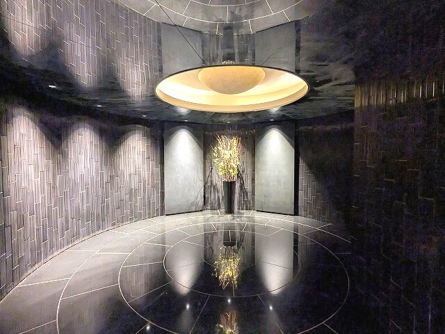 物件外観写真1　(瀟洒なエントランスロビー)