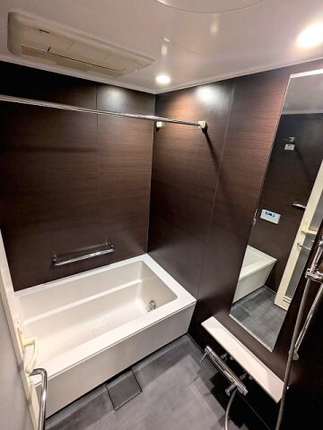 物件内観写真6　(追焚オートバス、浴室換気乾燥機)