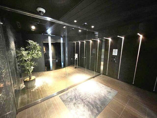 物件内観写真13　(瀟洒なエントランスロビー)