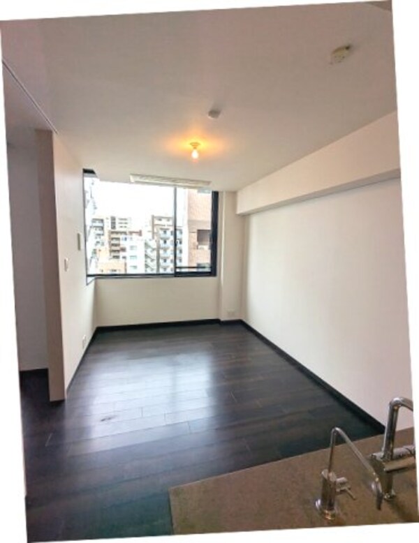 建物設備(リビングに床暖房、ビルトインエアコン、カウンターキッチン)