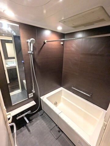 物件内観写真6　(追焚オートバス、浴室換気乾燥機)