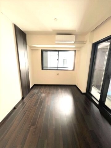 物件内観写真9　(リビングと洗面ウォークインクローゼットからの2WAYの洋室、)