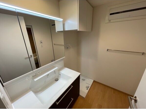 物件内観写真9　(洗面・同タイプ参照)