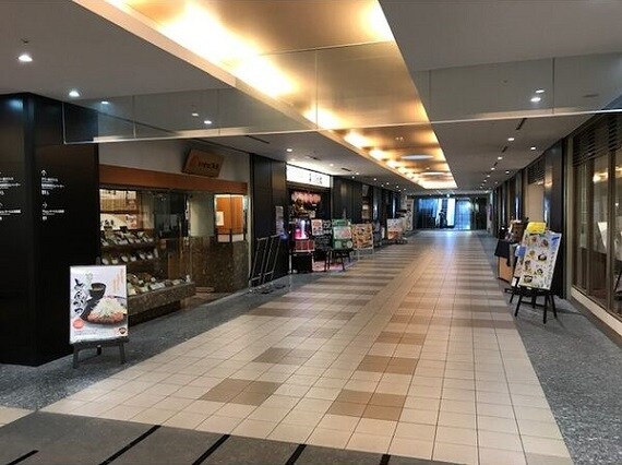 物件内観写真18　(レストラン街・敷地内)