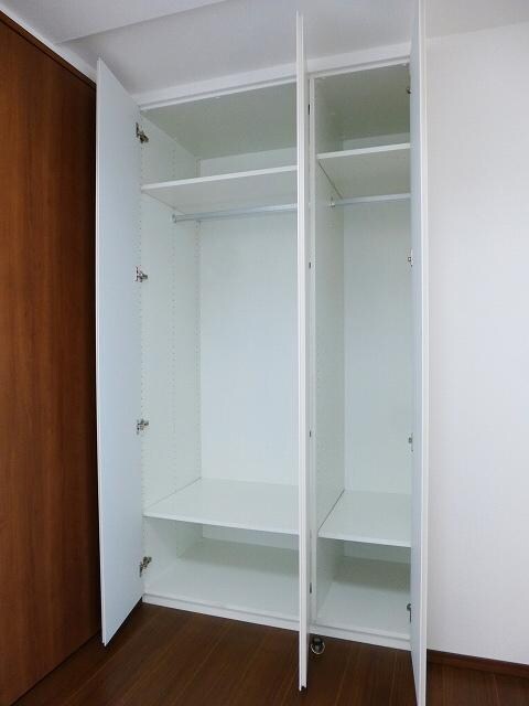 物件内観写真9　(コンフォリア浅草橋のクローゼットです)
