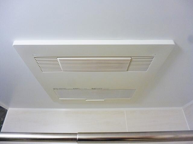 物件内観写真27　(コンフォリア浅草橋の浴室換気乾燥機です)
