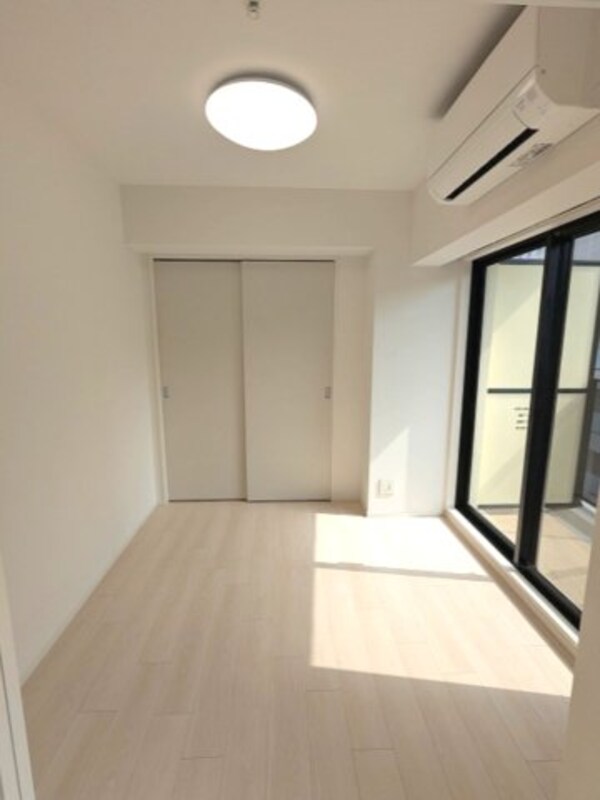 バルコニー(4帖洋室、上層階は日当たり良好です、インターネット無料、リビ)