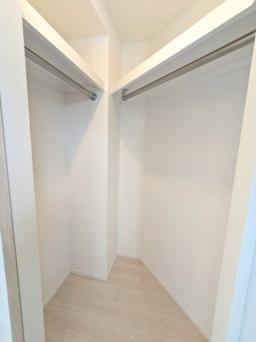 物件内観写真10　(4.6帖洋室のウォークインクローゼットです)