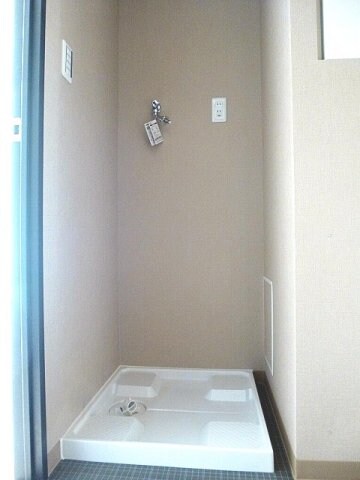 物件内観写真27　(グランカーサ三ノ輪１ＬＤＫの洗面室に洗濯機置場便利です)