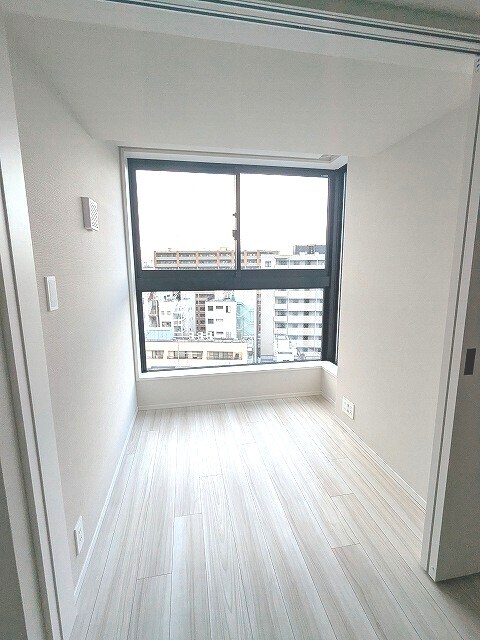 物件内観写真9　(2.8帖のサービスルームです)