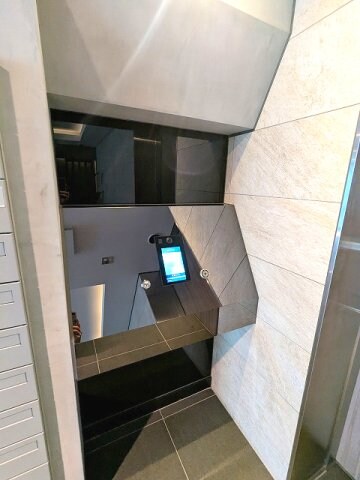 物件外観写真3　(タッチキーのモニター付オートロックセキュリティ)