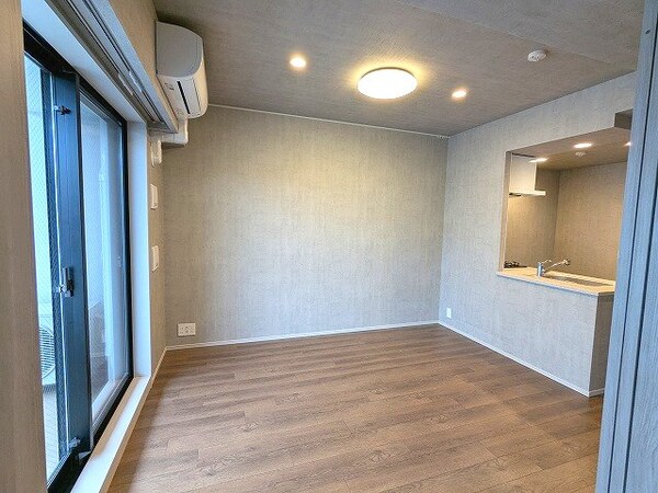 建物設備(インターネット無料、リビング各洋室にエアコンと照明付、リビン)