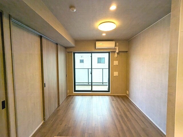 物件内観写真21　(インターネット無料、リビング各洋室にエアコンと照明付、リビン)