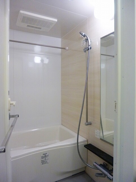 物件内観写真6　(追焚、浴室換気乾燥機付です)