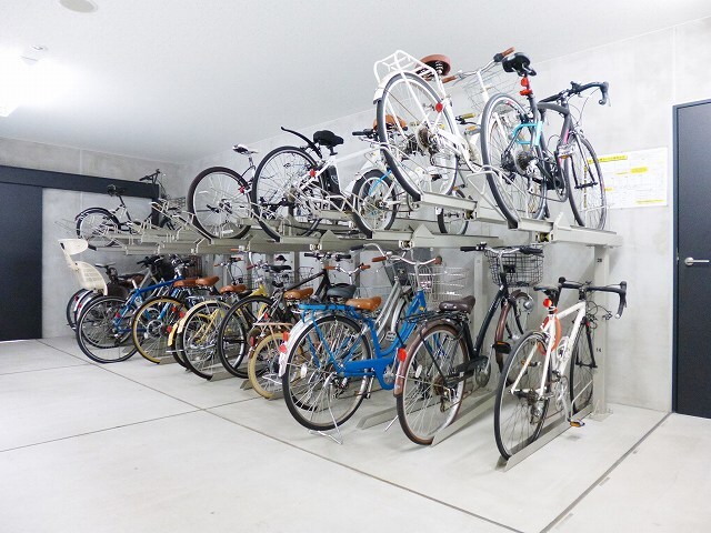 物件内観写真22　(屋内屋根付き駐輪場です)