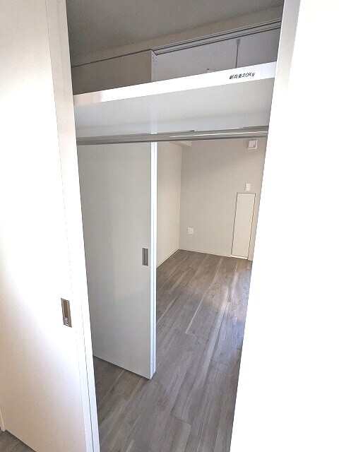 物件内観写真10　(ウォークスルークローゼット)