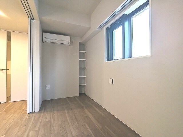 物件内観写真22　(3.2帖洋室、エアコン3台付、インターネット無料)