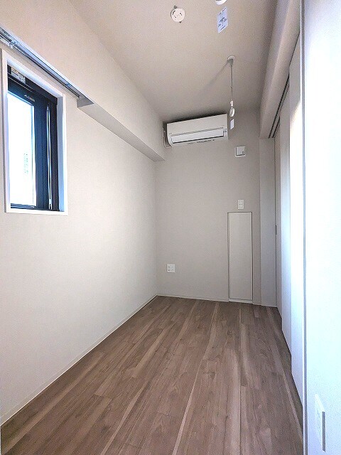 物件内観写真27　(2.8帖洋室、エアコン3台付、インターネット無料)