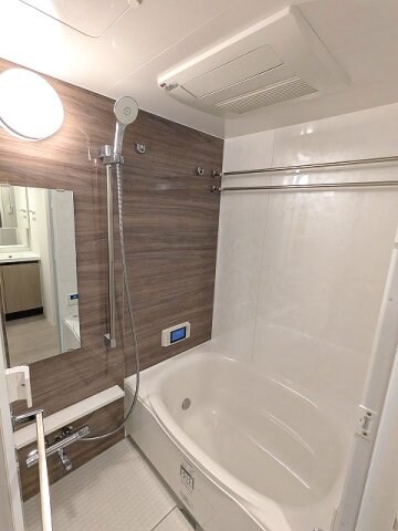 物件内観写真5　(追焚オートバス、浴室換気乾燥機、浴室TV、ワイドシャワーヘッ)