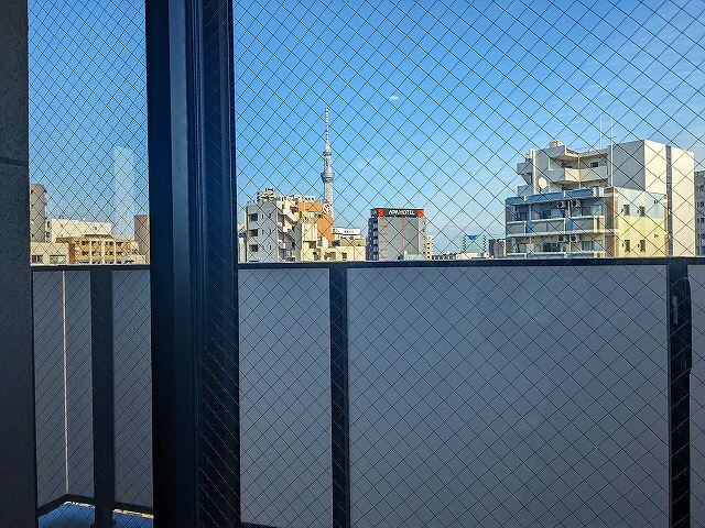 物件内観写真7　(10Fバルコニー、上層階はバルコニーからスカイツリー、隅田川)