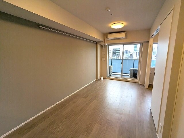 物件内観写真28　(インターネット無料、リビングに床暖房・エアコン・照明・ピクチ)