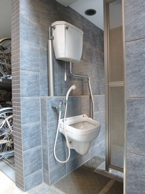 物件内観写真13　(ペットシャワー、ペットトイレ)