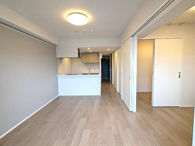 物件内観写真2　(インターネット無料、リビングに床暖房・エアコン・照明付き、カ)