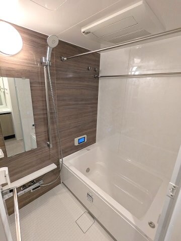 物件内観写真4　(追焚オートバス、浴室換気乾燥機、浴室TV、ワイドシャワーヘッ)