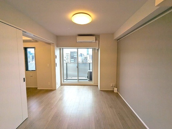 建物設備(インターネット無料、リビングに床暖房・エアコン・照明付き、カ)