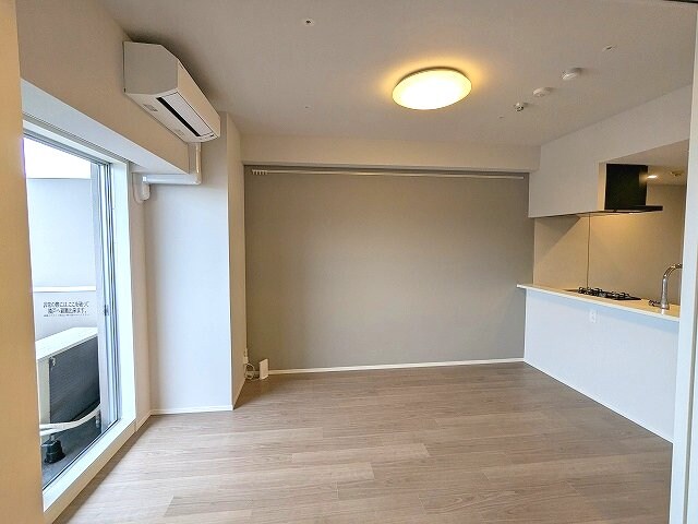 物件内観写真29　(インターネット無料、リビングに床暖房・エアコン・照明付き、カ)