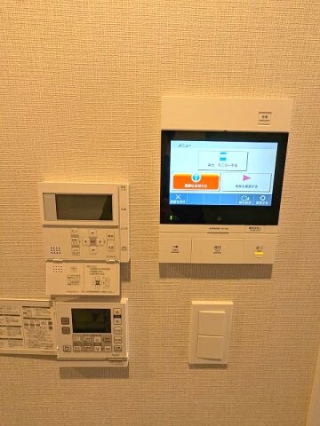 物件内観写真14　(多機能なハンズフリーインターホンセキュリティ、ダイニングの床)