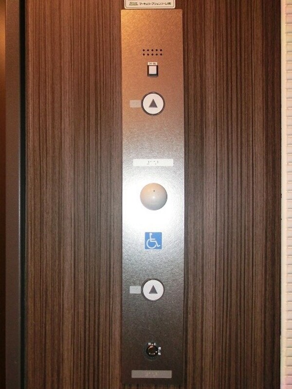 建物設備(タッチーキーがないと作動しないセキュリティエレベーターです)