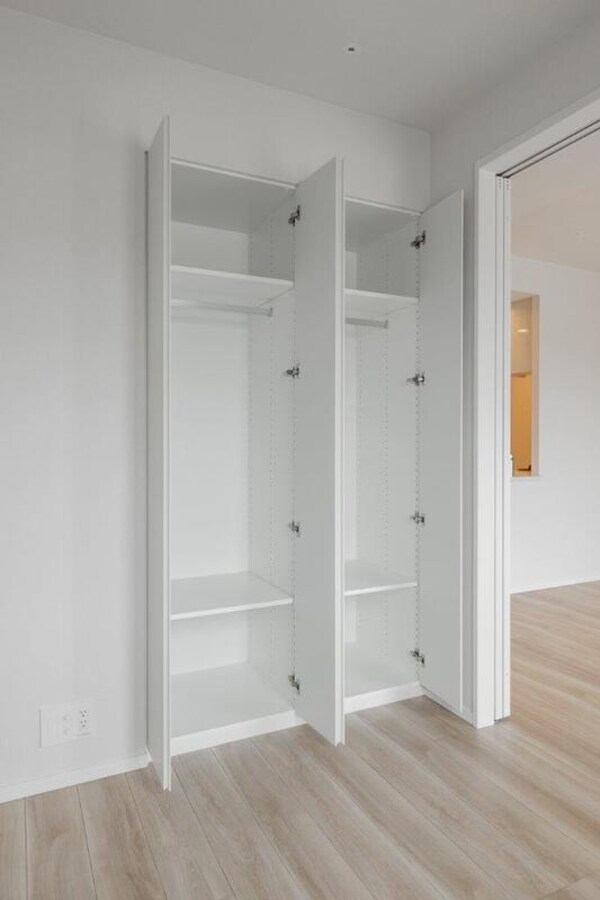 建物設備(反転タイプ、3.7帖洋室のクローゼット)