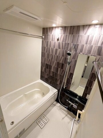 物件内観写真4　(追焚オートバス、浴室暖房乾燥機)