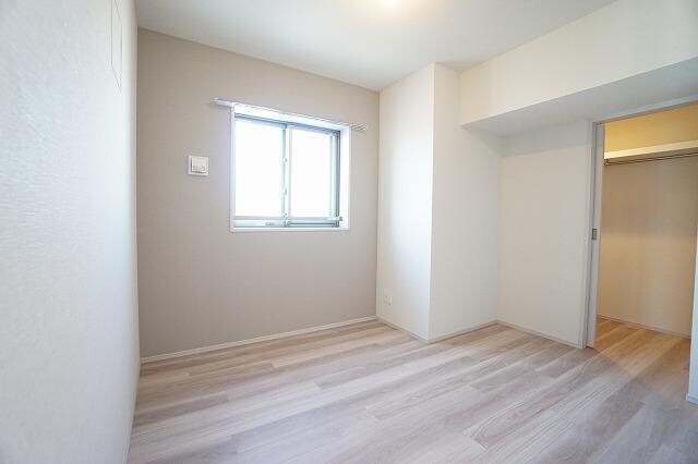 物件内観写真6　(5.9帖洋室
ウォークインクローゼット
インターネットWi-)