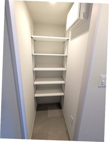物件内観写真9　(シューズインクローゼット)