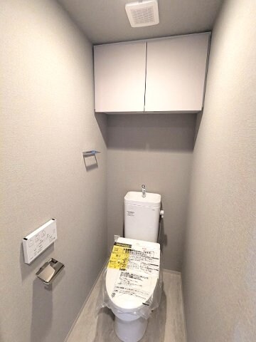 物件内観写真11　(温水洗浄便座です)