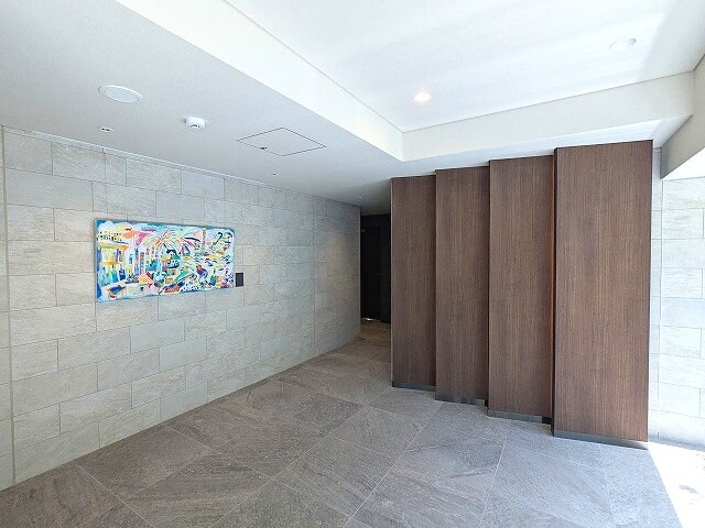 物件内観写真17　(瀟洒なロビーです)