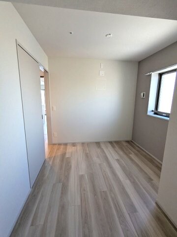 物件内観写真29　(5.9帖洋室
ウォークインクローゼット
インターネットWi-)