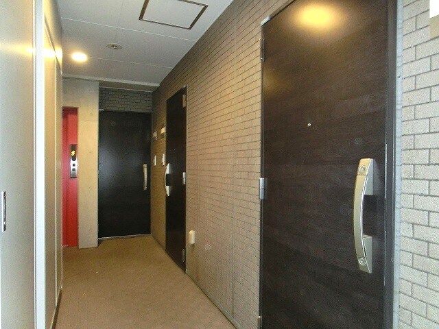 物件内観写真17　(雨に濡れない内廊下)