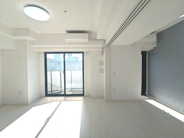 建物設備(南向き日当り良好です、リビングと洋室にエアコンと照明付きです)