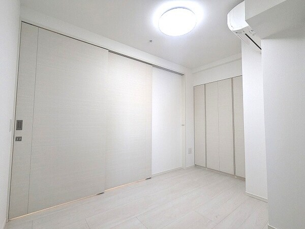 建物設備(5帖洋室、リビングと洋室にエアコンと照明付きです)