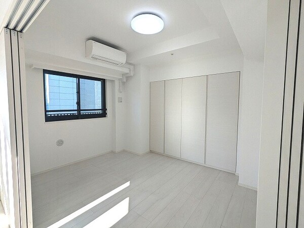 建物設備(6帖洋室、エアコンと照明付きです)