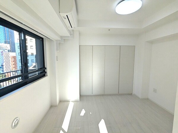 建物設備(6帖洋室、エアコンと照明付きです)