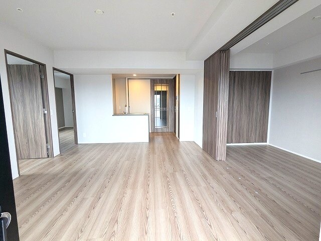 物件内観写真4　(インターネット無料、カウンターキッチン、エアコン4台付)