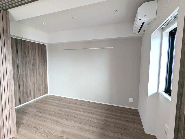 物件内観写真9　(リビング隣スライドドアの4.8帖洋室、インターネット無料、エ)