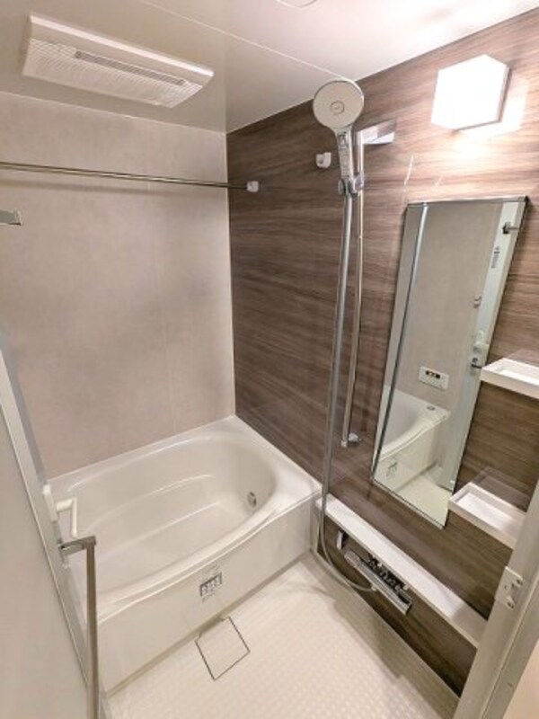 浴室(追焚オートバス、浴室換気乾燥機、スライドバー付ワイドシャワー)